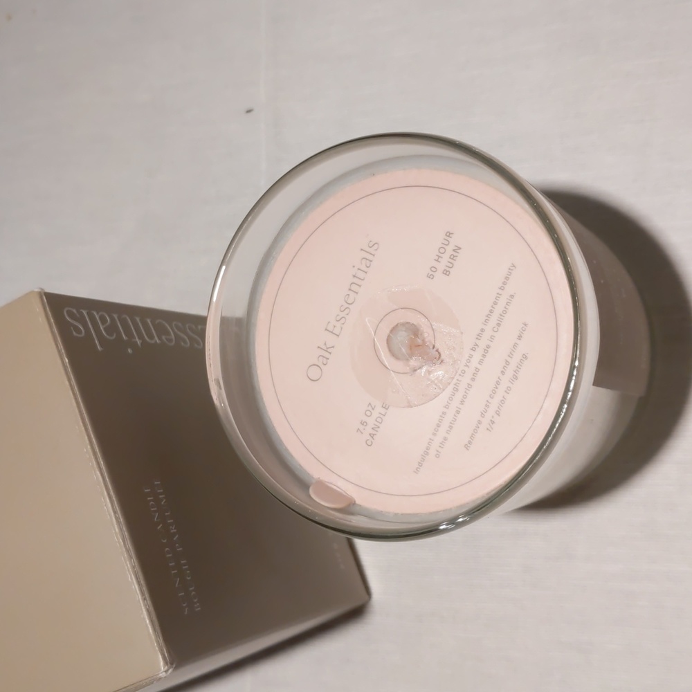 *NIB* Oak Essentials Cuir Rose Candle - Picture 2 of 8